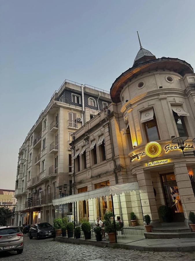 Guest House Memo At The Center Of Kutaisi Exterior photo