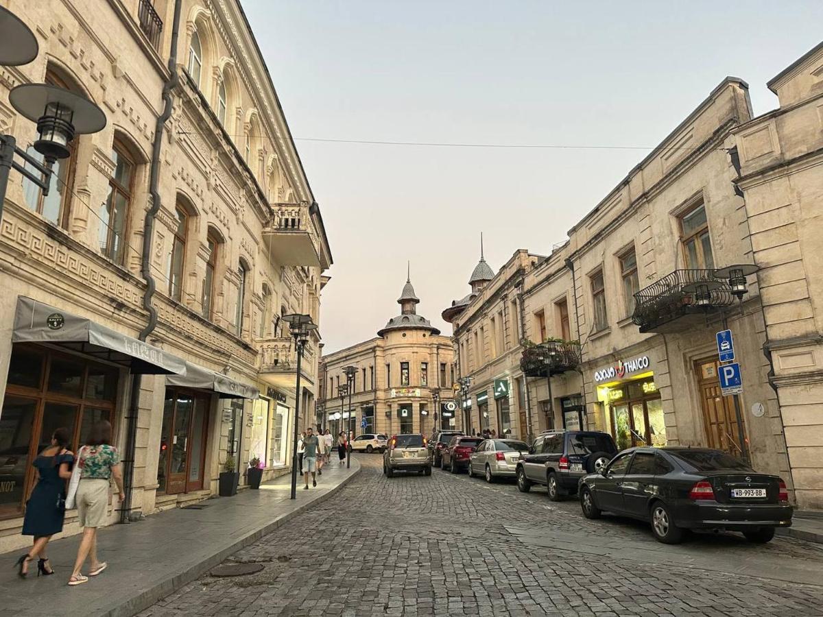 Guest House Memo At The Center Of Kutaisi Exterior photo